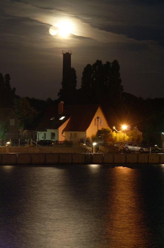 Hafen bei Nacht
