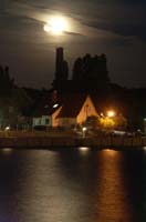 Hafen bei Nacht